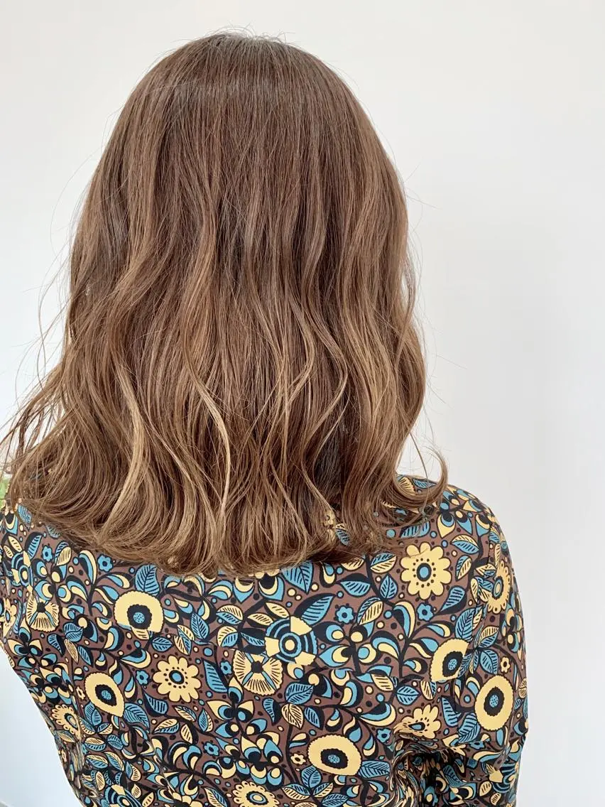 ミディアム 山田 絵里菜のヘアスタイル