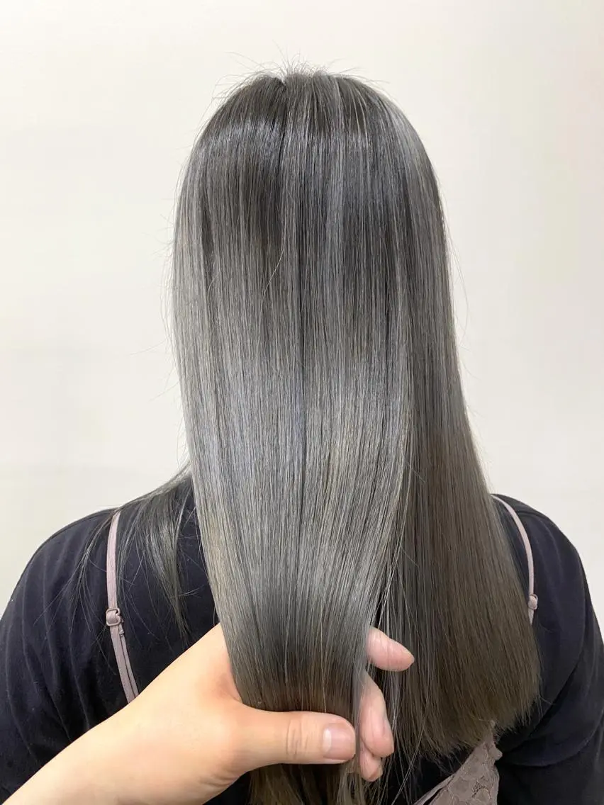 ロング カラー ヘアカラー トリートメント 服部 樹季のヘアスタイル