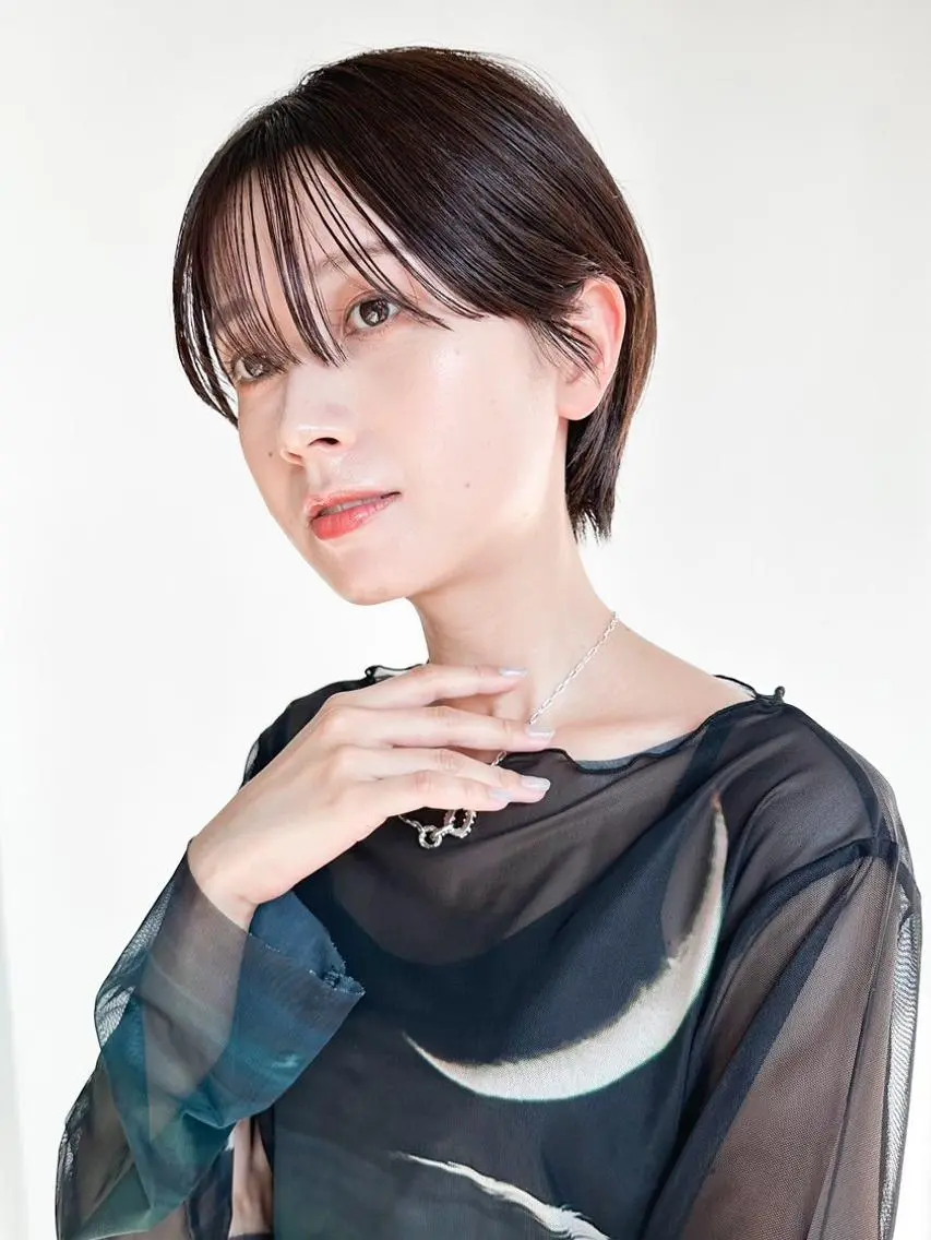 カラー ショート アッシュ アッシュブラック 黒髪 くびれヘア レイヤーカット カット ヘアカラー トリートメント ITbyALBUM 下北沢店のヘアスタイル