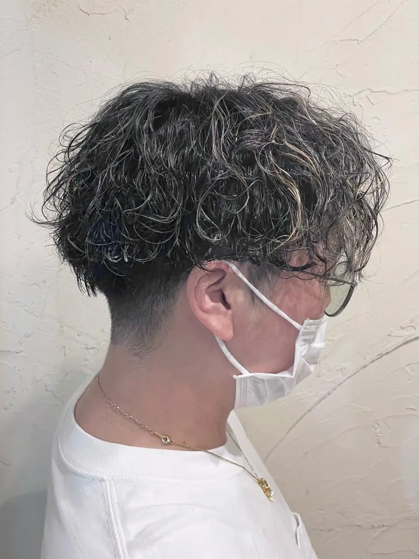 ショート パーマ メンズ センターパート マッシュ メンズパーマ 波巻きパーマ カット ヘアカラー パーマ メンズ特化/パーマ指 名No.1/百瀬太郎のヘアスタイル