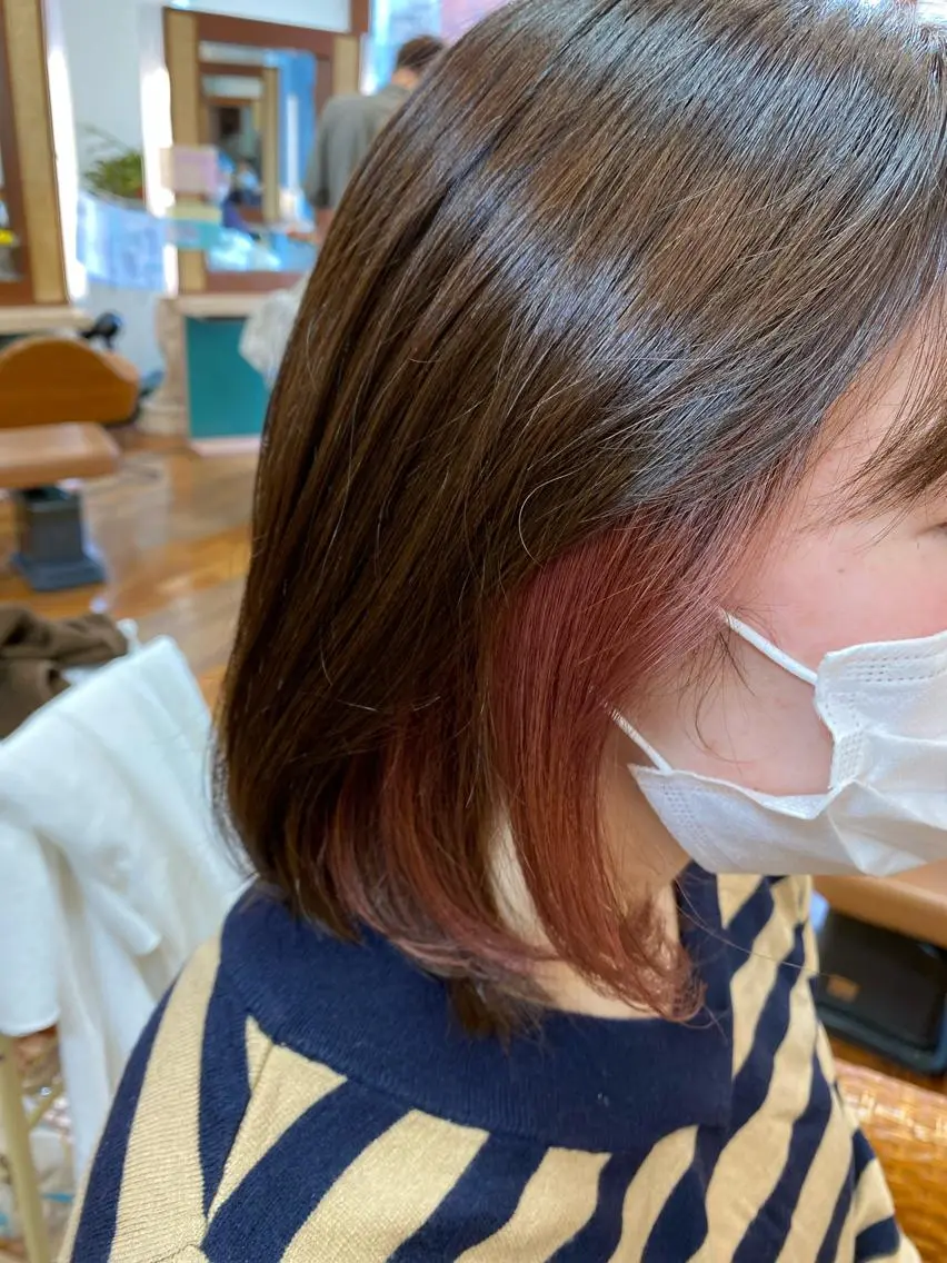 セミロング カラー イヤリングカラー ピンクカラー ヘアカラー 髪質改善/艶カラー 塩野成一のヘアスタイル