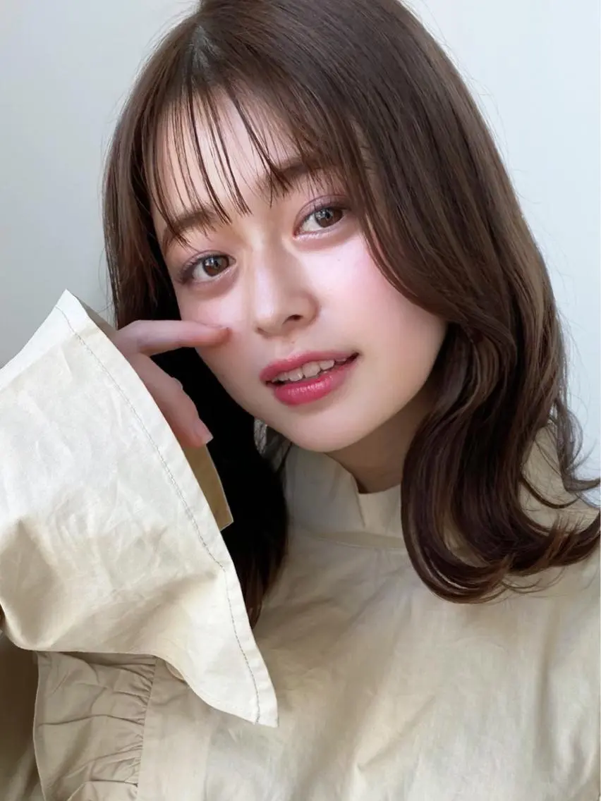 ミディアム カラー カット ヘアカラー トリートメント 似合わせレイヤー モテカラー🤍三科のヘアスタイル