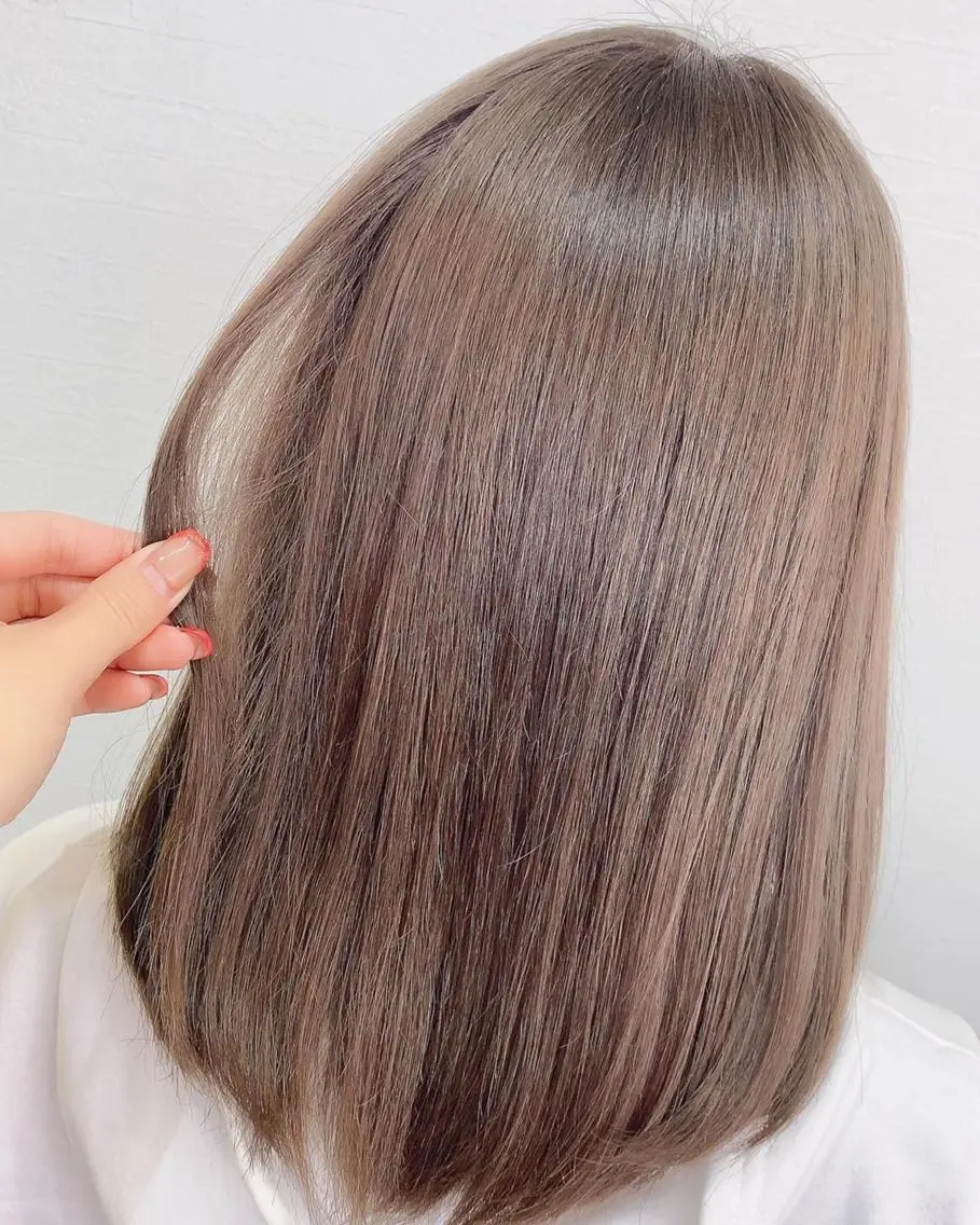 ロング カラー アッシュ ベージュカラー ブリーチ ブラウンカラー 透明感カラー UNDER vr 【アンダーバー】のヘアスタイル