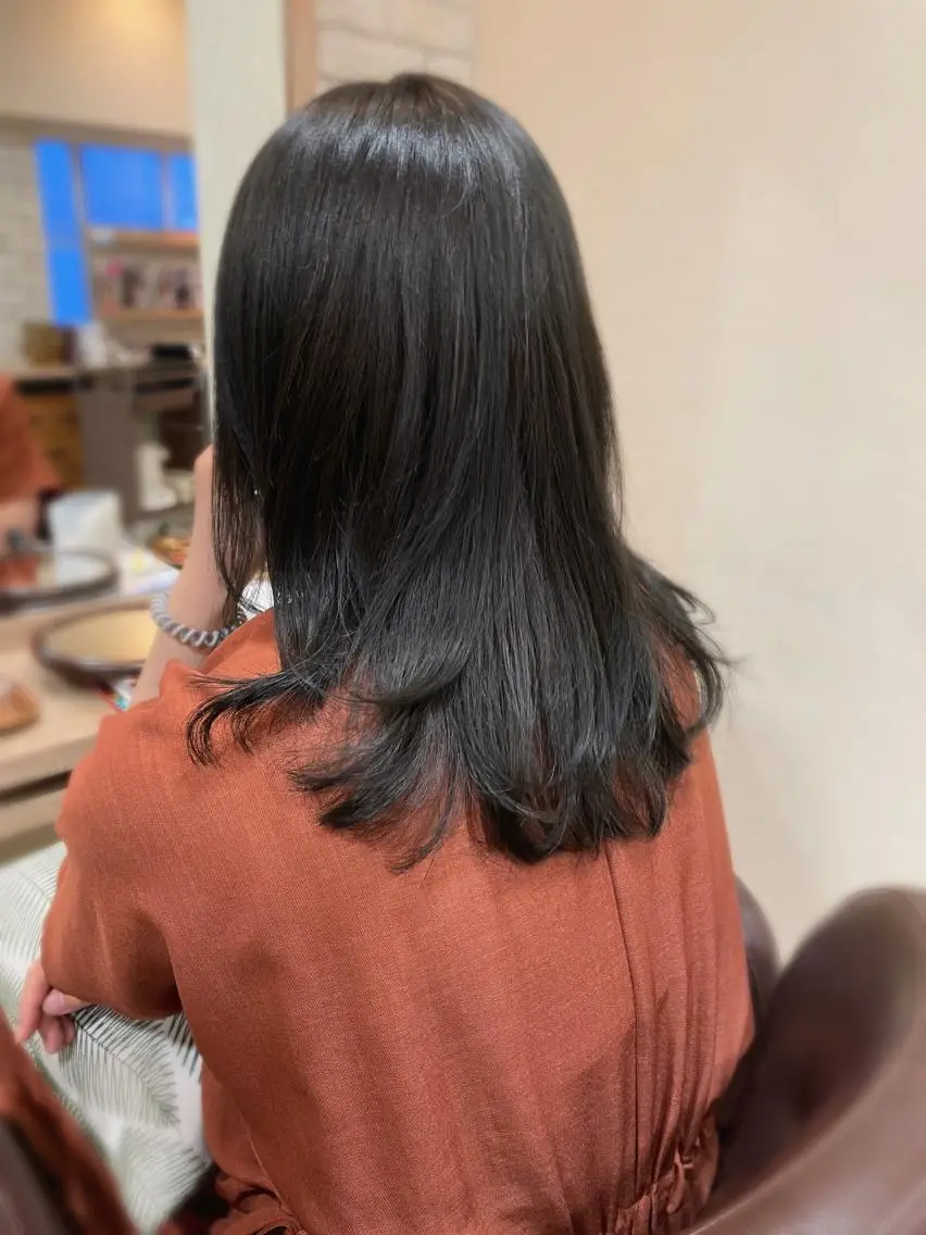 セミロング カラー ダークグレー 清水 有実子のヘアスタイル