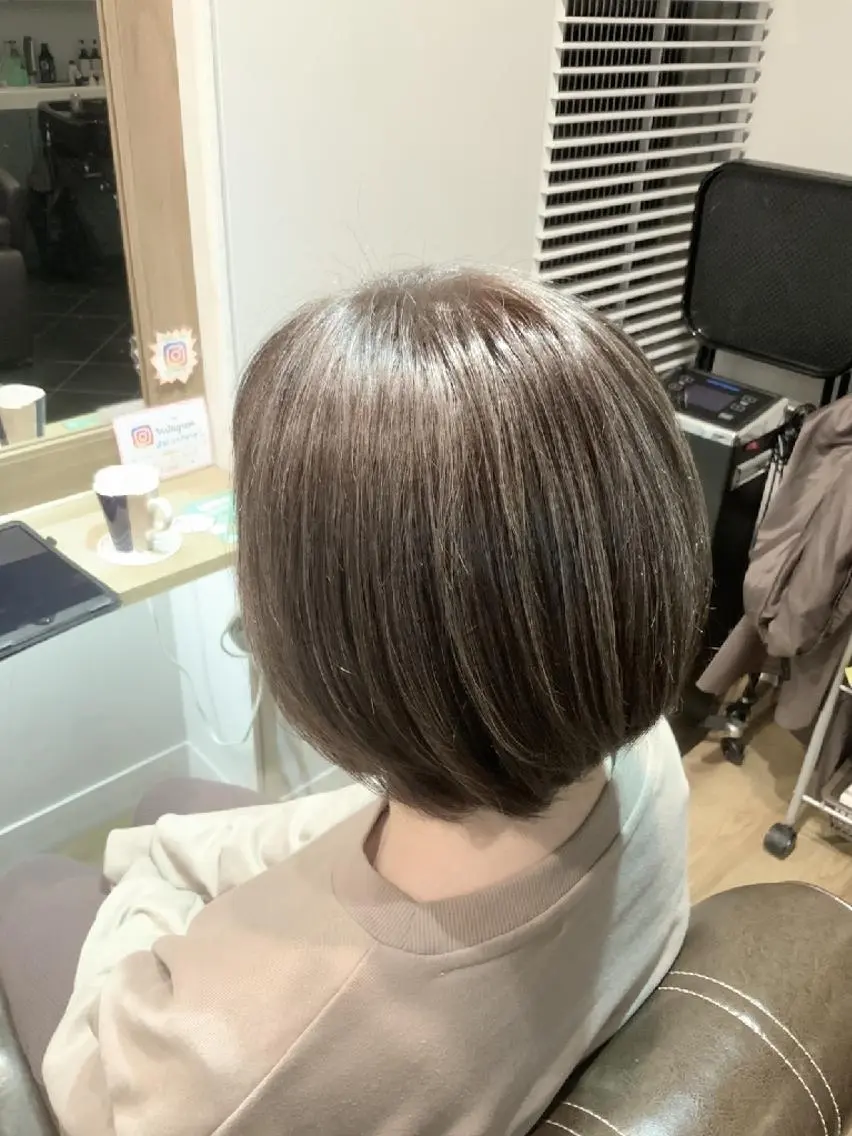 カラー アッシュ ベージュカラー ハイライトカラー 堀 望美のヘアスタイル