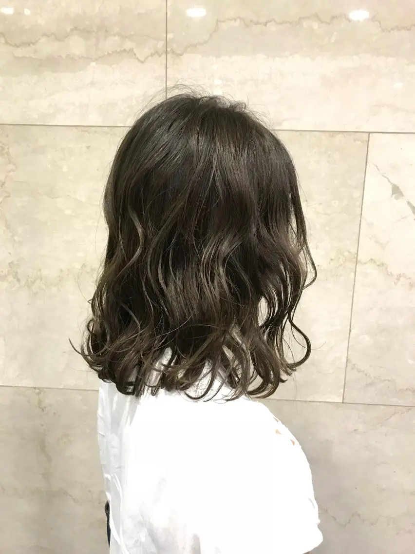 ミディアム カラー ere hair salonのヘアスタイル