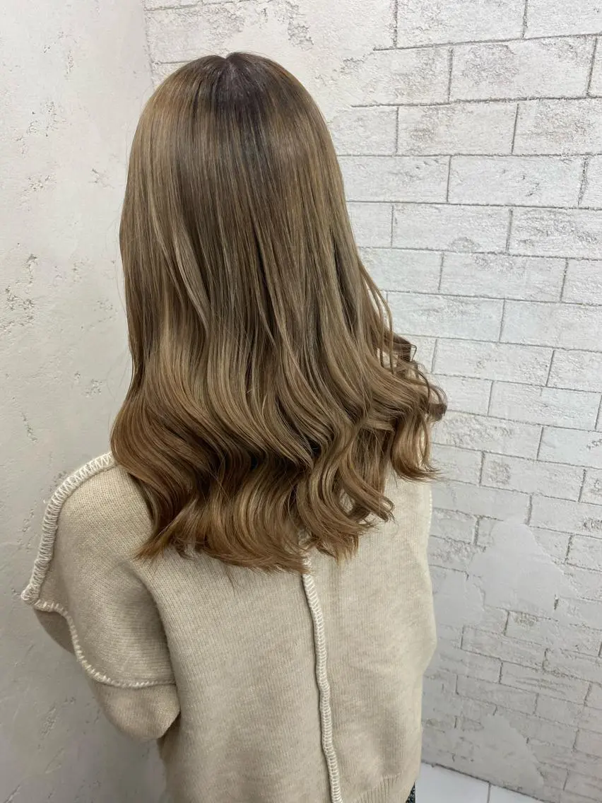 ロング カラー ベージュカラー ミルクティーベージュ ヘアカラー グレージュ達人/赤み 消し/ブリーチ/岩崎のヘアスタイル