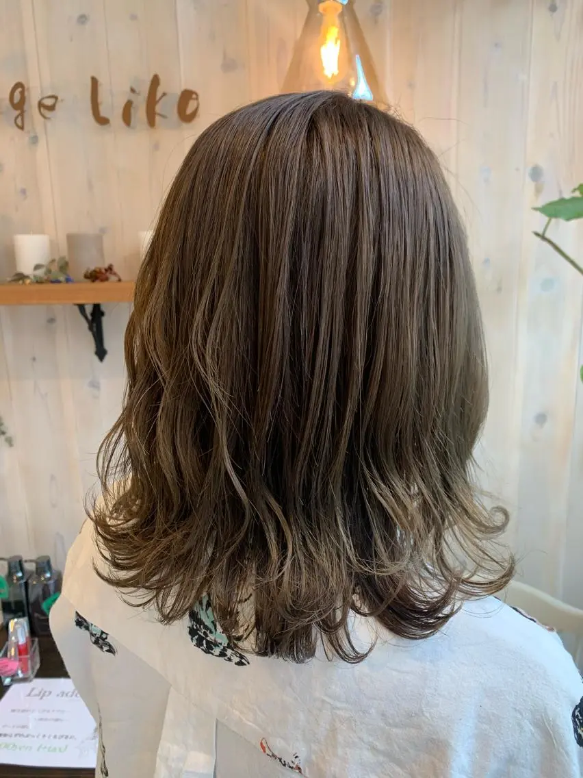 ミディアム カラー ベージュカラー オリーブベージュ カット ヘアカラー アニメオタク美容師/ miharuのヘアスタイル