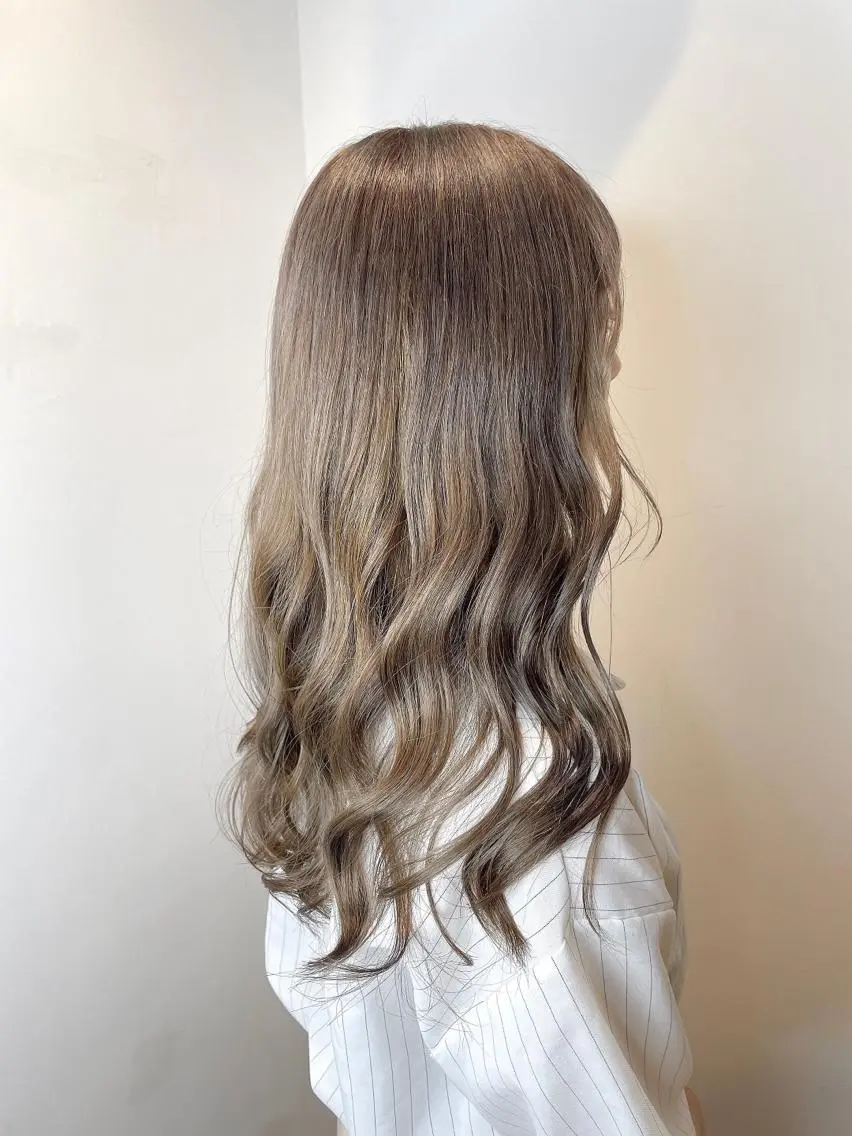 ロング カラー ブリーチ グレージュ ヘアアレンジ にいた　かづしげのヘアスタイル