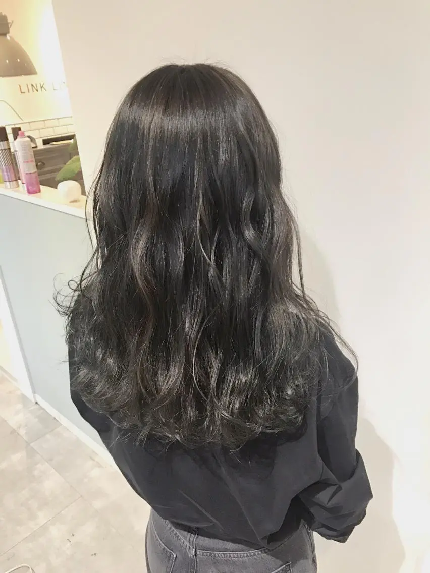 セミロング カラー ハイライトカラー シルバー 外国人風カラー ハイライト ヤマナカ エリカのヘアスタイル
