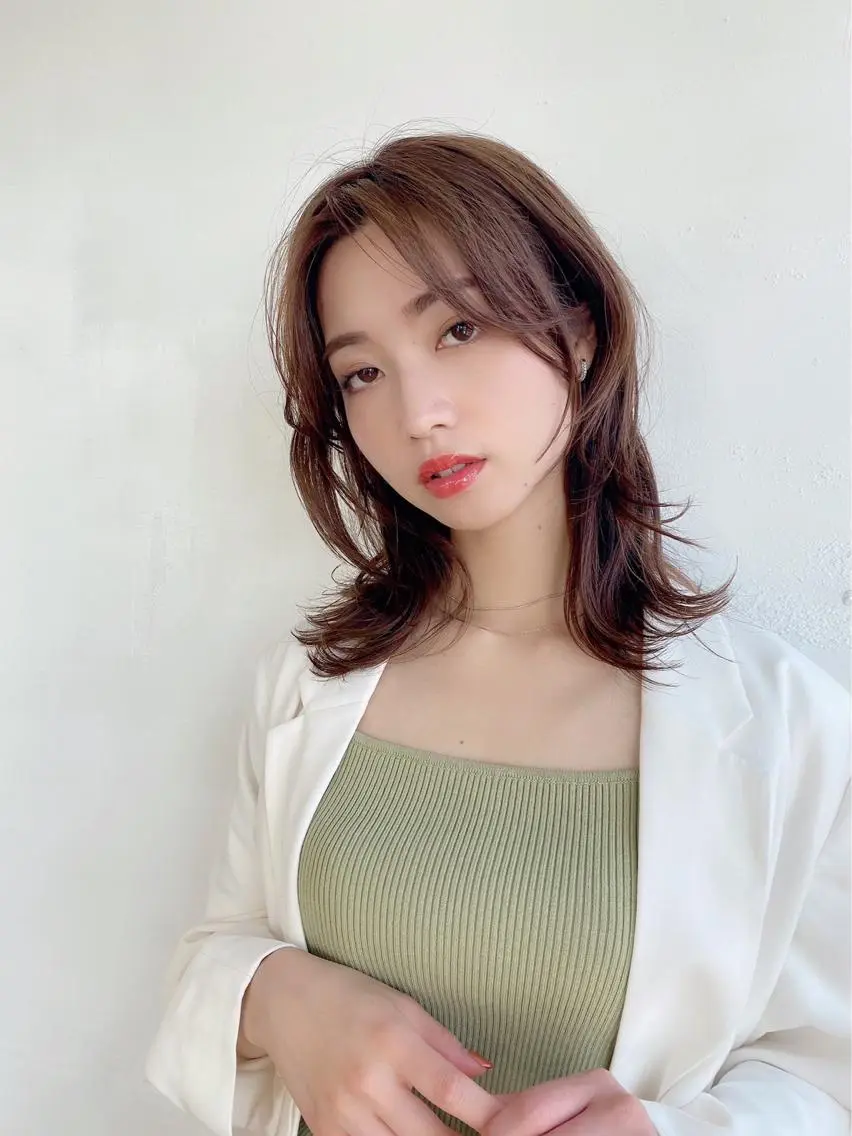 ミディアム ウルフカット 鎌倉 彩のヘアスタイル
