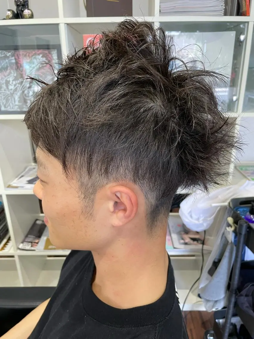 ショート メンズ メンズブリーチ フェードカット メンズハイライト メンズインナーカラー マッシュ シンヤヘアーズ 泉大津本店のヘアスタイル