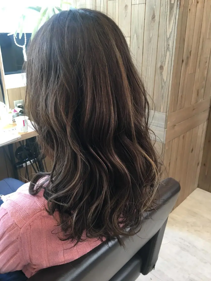 ロング カラー アッシュ ベージュカラー ハイライトカラー ハイライト 土屋 ゆうこのヘアスタイル