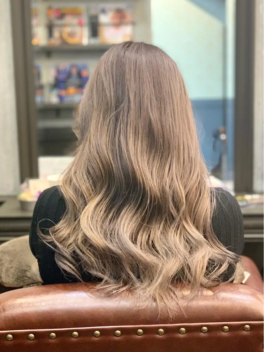 ロング ハイライト ヘアカラー トリートメント クバガワ シュンのヘアスタイル