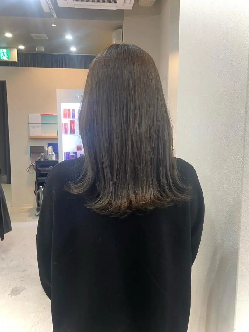 セミロング カラー AKI 🐉のヘアスタイル