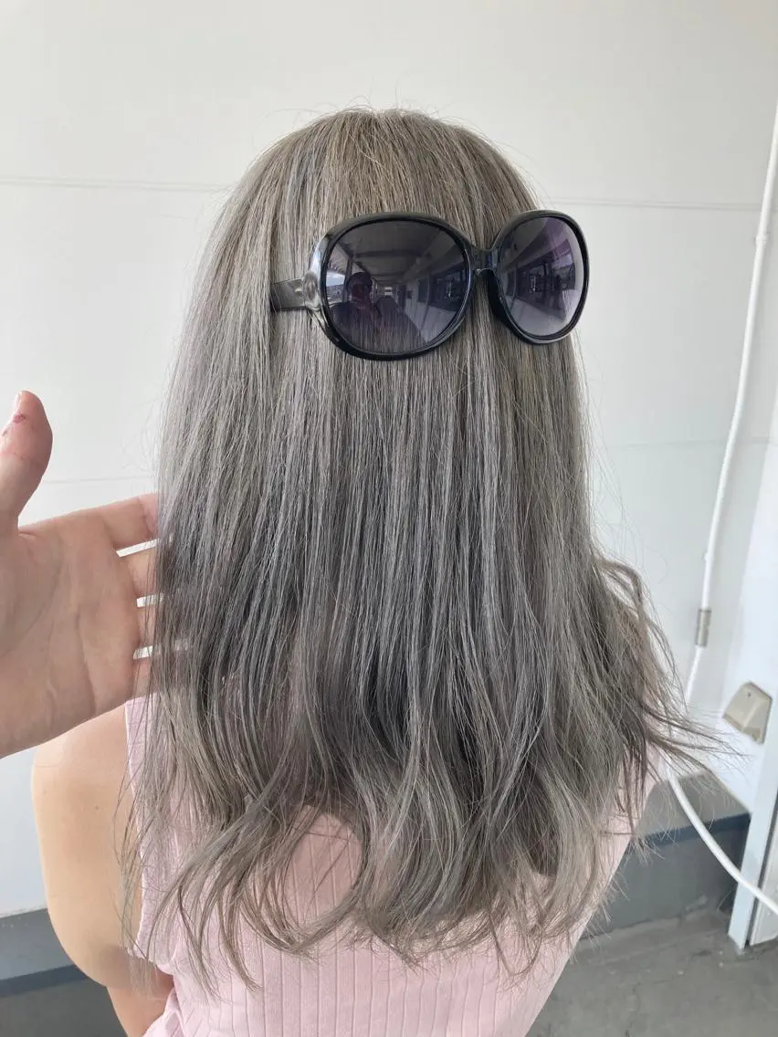 セミロング タカツド ユウキのヘアスタイル
