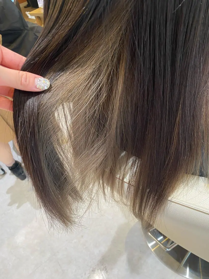 ロング ヘアカラー 梛木 唯のヘアスタイル