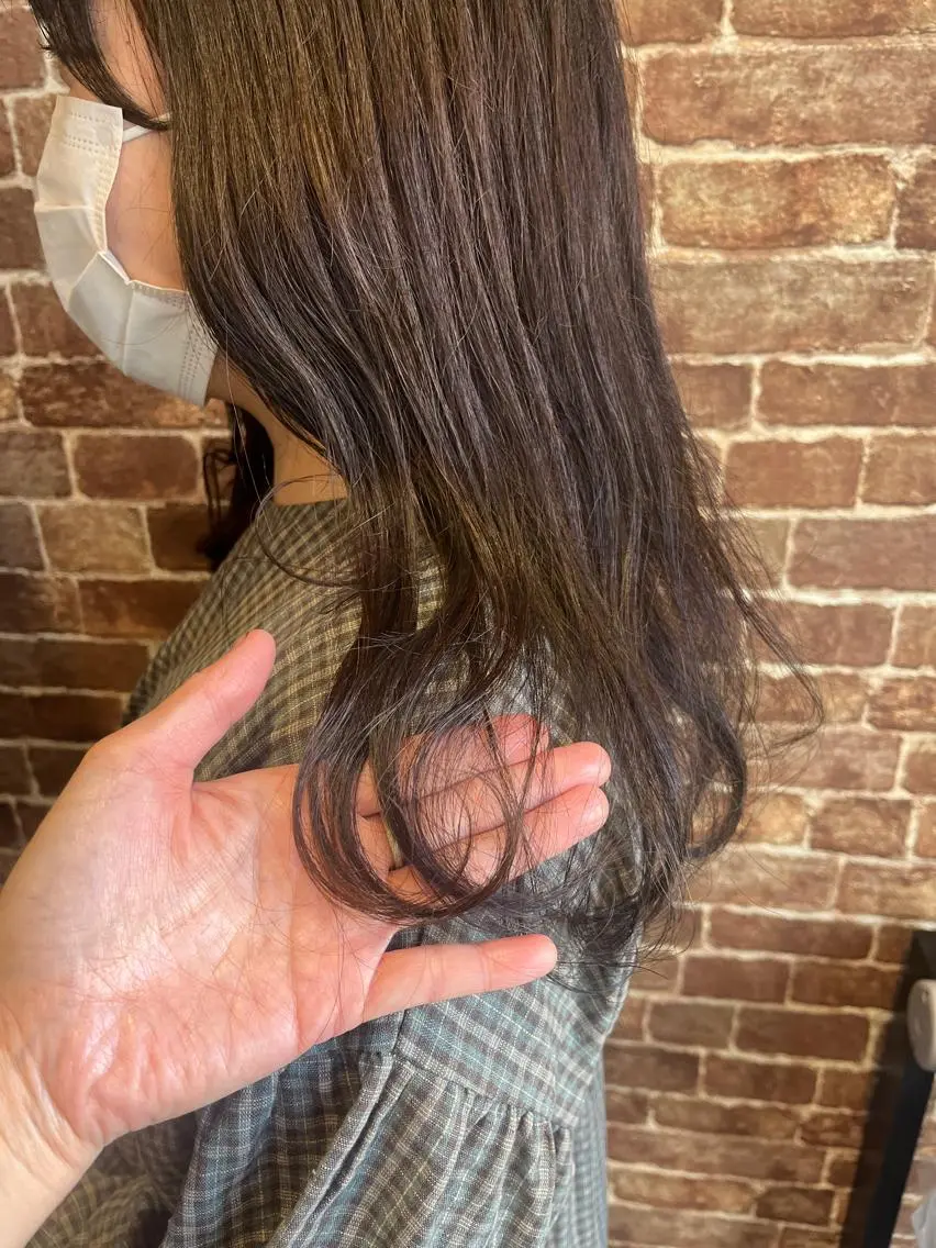 ミディアム カラー パーマ ヘアアレンジ メンズ キッズ ネイル マツエク・マツパ アイブロウ ミディアムパーマ メンズハイライト メンズパーマ ブラウンカラー ケアカラー 久木原 ゆりのヘアスタイル