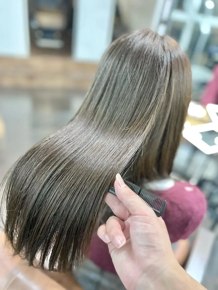 セミロング カット ヘアカラー ブリーチ毛に縮毛矯正 ✨カラー✨山田 正幸のヘアスタイル