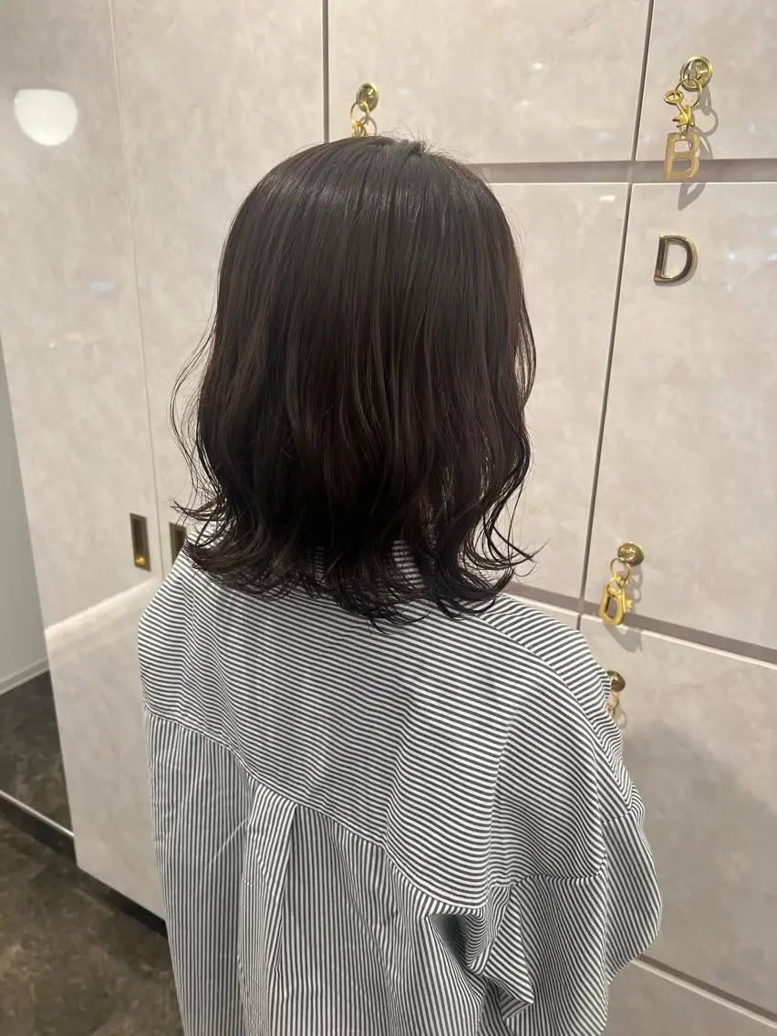ミディアム カット ヘアカラー 岡野 真歩のヘアスタイル