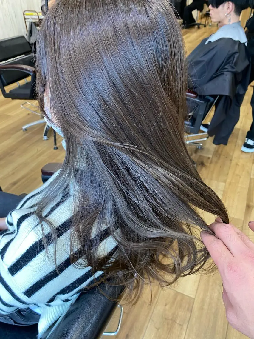 ロング カラー ヘアアレンジ ネイル インナーカラー くびれヘア 外国人風カラー 学生 レイヤーカット 夜23時まで予約🉑 reverieあきらのヘアスタイル