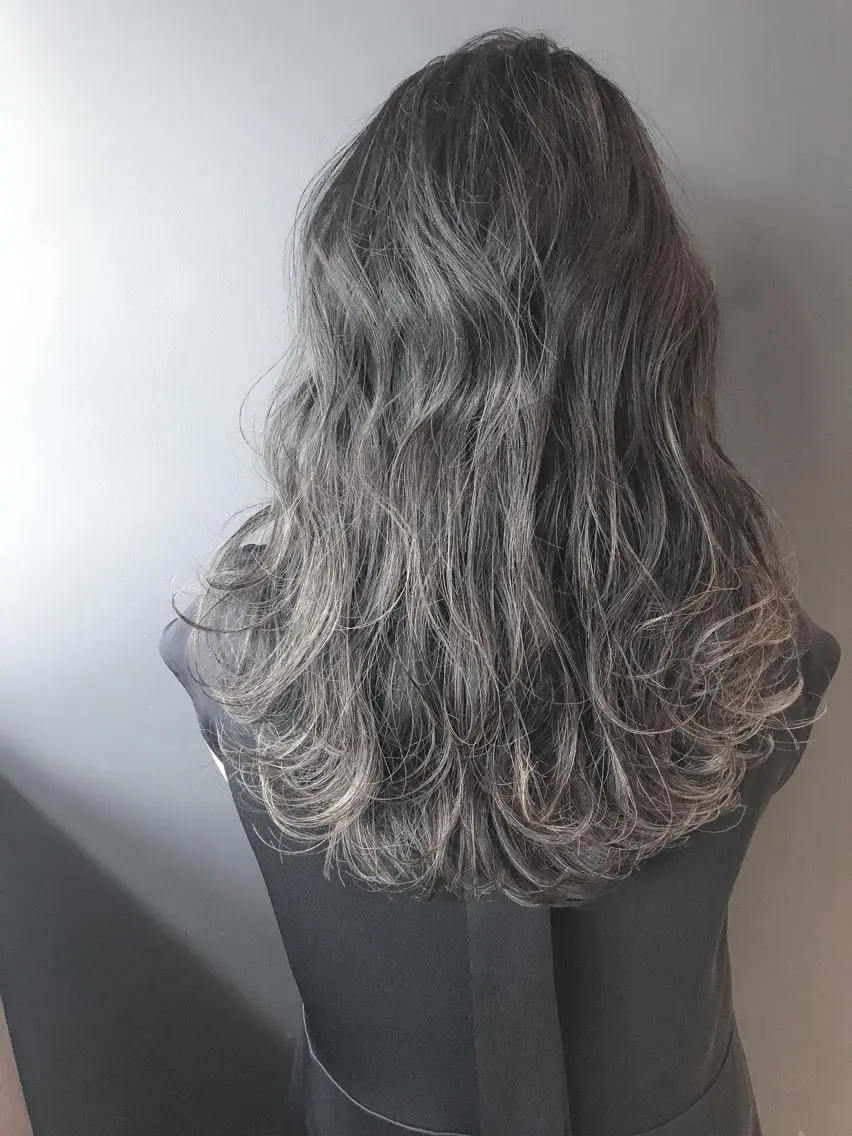 セミロング カラー アッシュ 透明感カラー ハイライトカラー ハイライト ヘアカラー BOX mico.のヘアスタイル