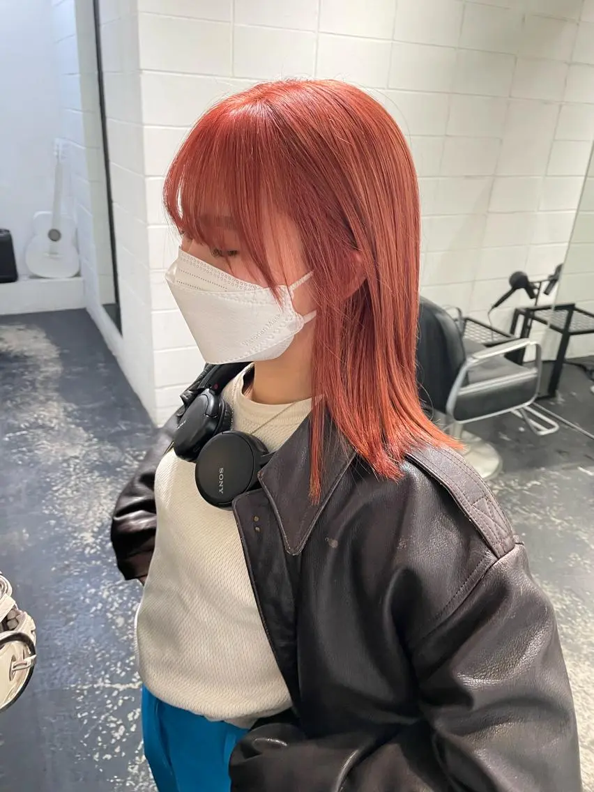 ミディアム カラー パーマ ヘアアレンジ メンズ キッズ ネイル マツエク・マツパ アイブロウ メンズブリーチ ブリーチ オレンジ カラーマツエク オレンジ カット ヘアカラー トリートメント 艶ハイトーン/ヘア アレンジAYAKAのヘアスタイル