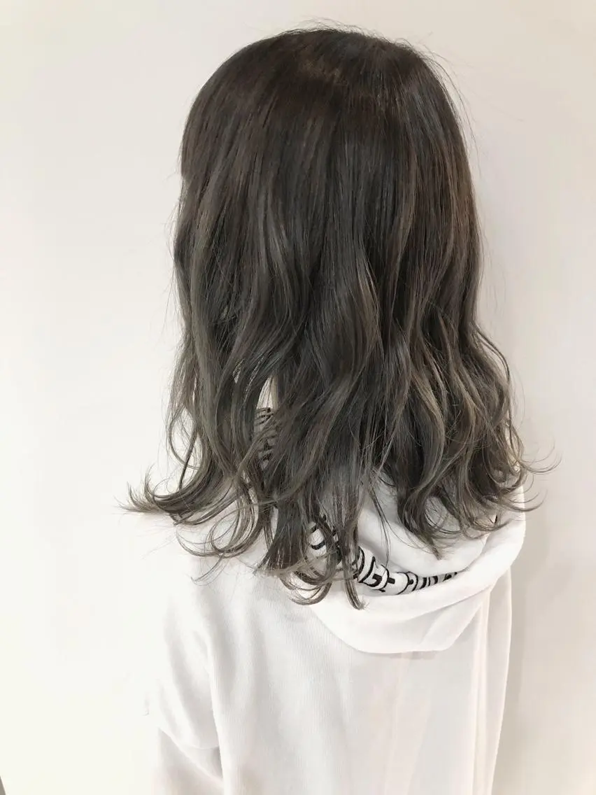 ミディアム カラー グラデーションカラー 女性リピ90%🍨 🩷佐藤みずきのヘアスタイル