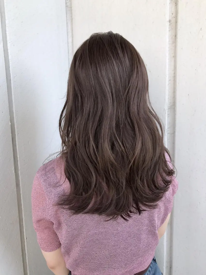 ミディアム カラー パーマ ヘアアレンジ ネイル マツエク・マツパ ベージュカラー ラベンダーカラー ラベンダーベージュ 境 健助のヘアスタイル