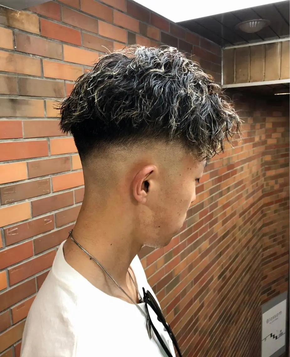 カラー パーマ メンズ フェードカット メンズメッシュ メッシュ カット ヘアカラー パーマ TOSHIKI｜ 上福岡メンズ｜副店長のヘアスタイル