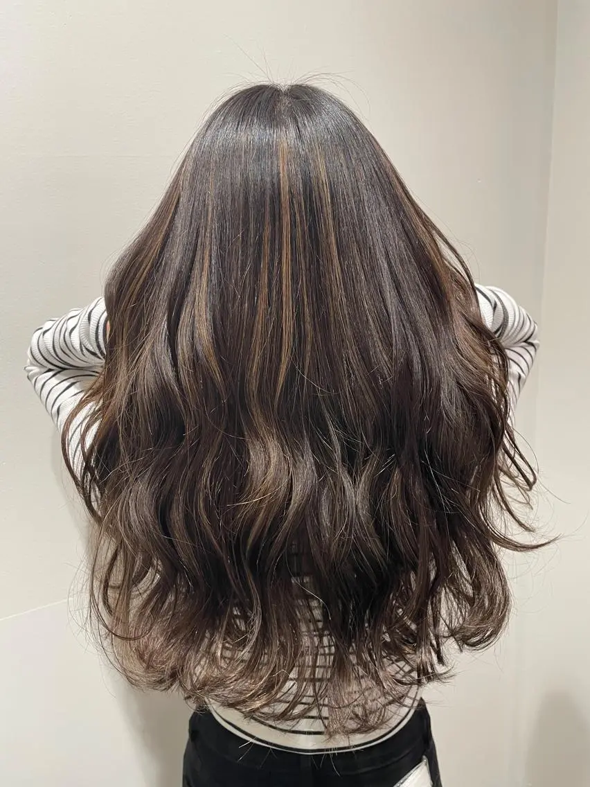 ロング ハイライト コトネ🫧 韓国風レイヤーカットのヘアスタイル