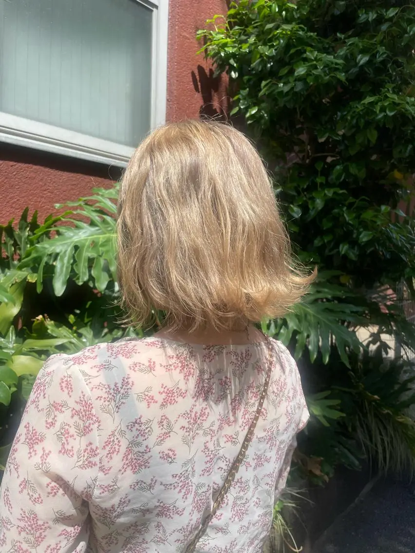 ミディアム 佐藤 百葉のヘアスタイル