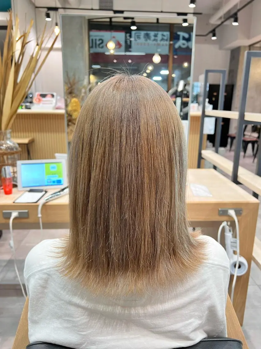 ミディアム カラー ベージュカラー 外ハネヘア 🌞レイヤー×カラー 前川那津美🌞のヘアスタイル