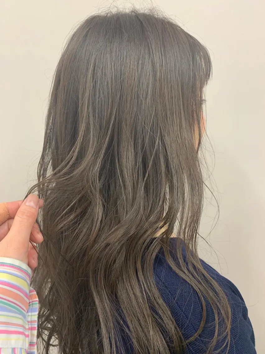 ロング 石井 静のヘアスタイル