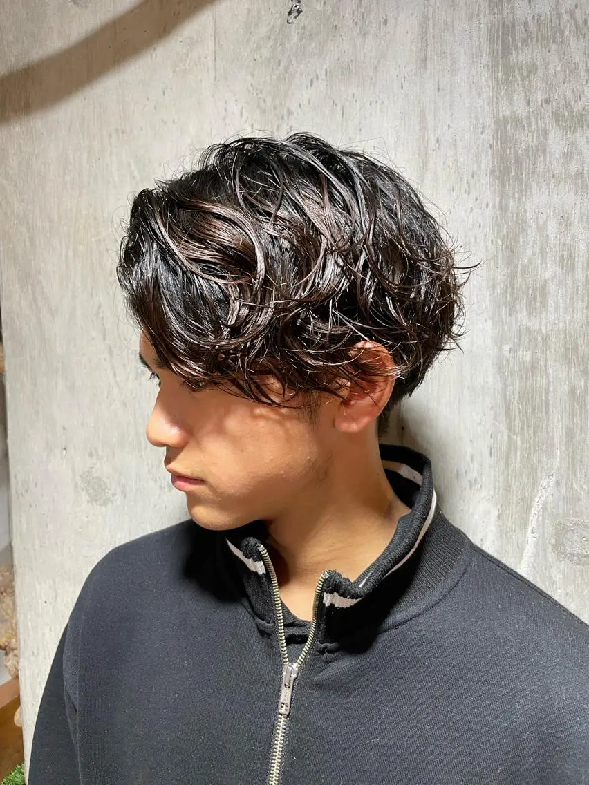 パーマ メンズ メンズパーマ 刈り上げ スパイラルパーマ カット パーマ 横山 亮太のヘアスタイル