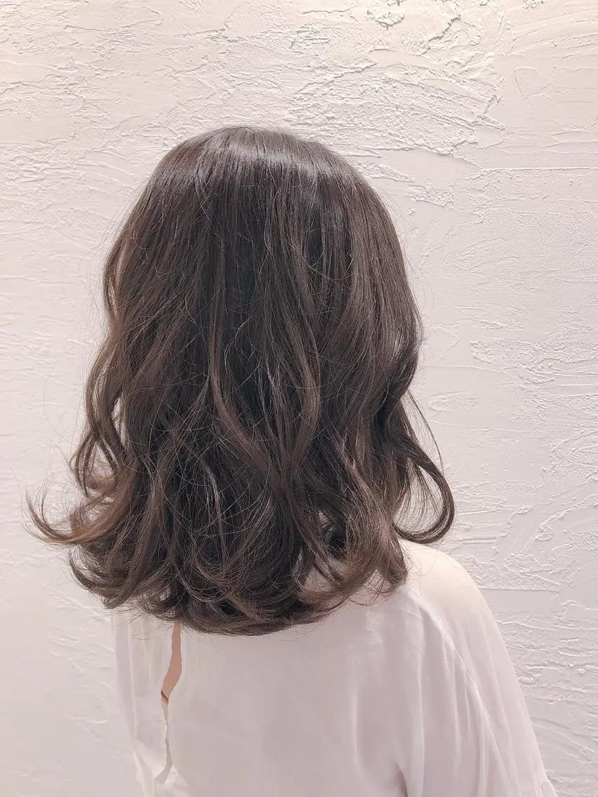 セミロング カラー サロンドユウ こはるのヘアスタイル