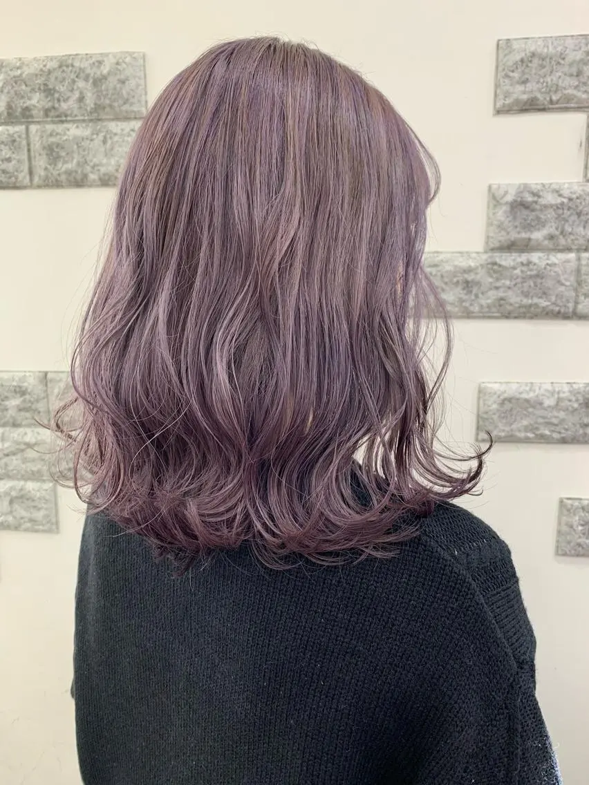 ミディアム カラー 薄田 珠美のヘアスタイル