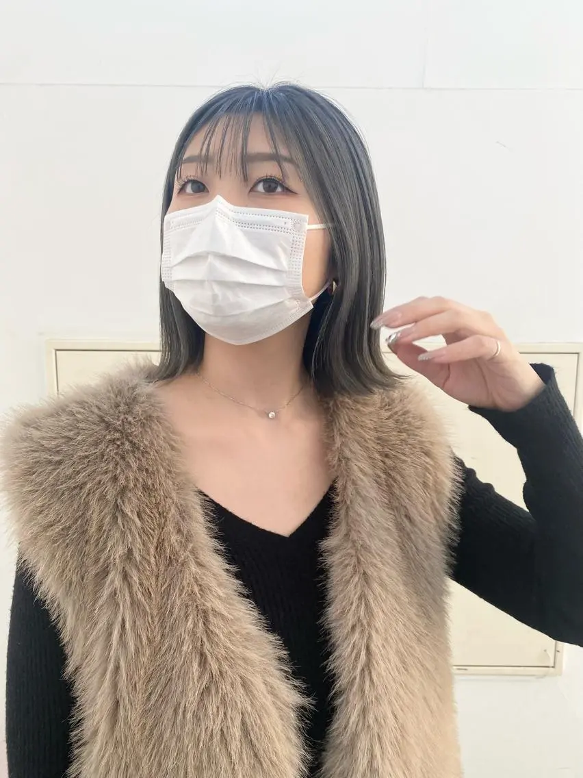 ショート カラー ヘアアレンジ ベージュカラー オリーブベージュ オリーブグレー レイヤー🌟艶カラー 🕊まやのヘアスタイル