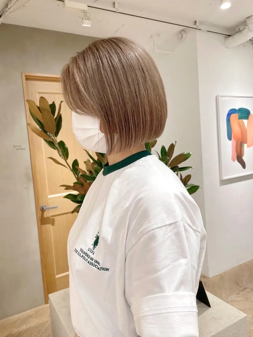 ミディアム カラー 切りっぱなしボブ ベージュカラー ブリーチ ケアブリーチ グレージュ ヘアカラー トリートメント ボブ/縮毛矯正 🌟梅田盛一🌟のヘアスタイル