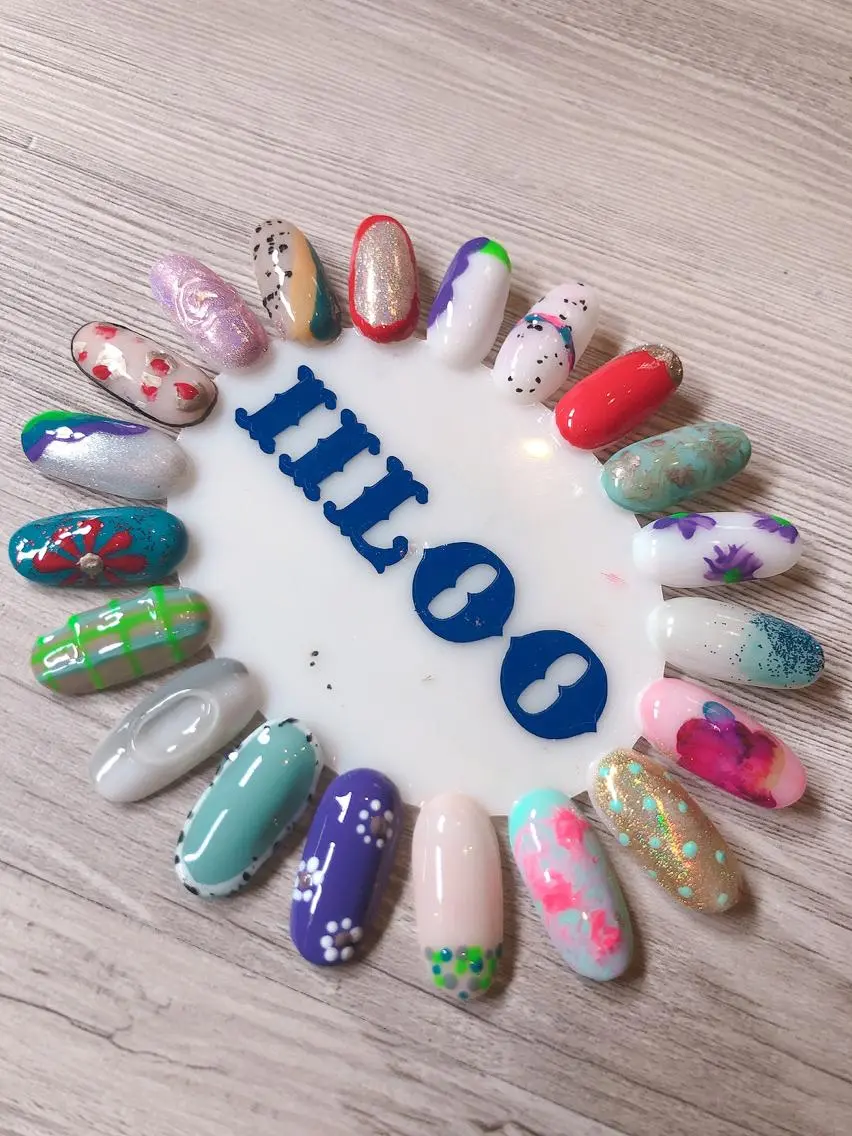 ネイル iiloo aromaworksのネイルデザイン