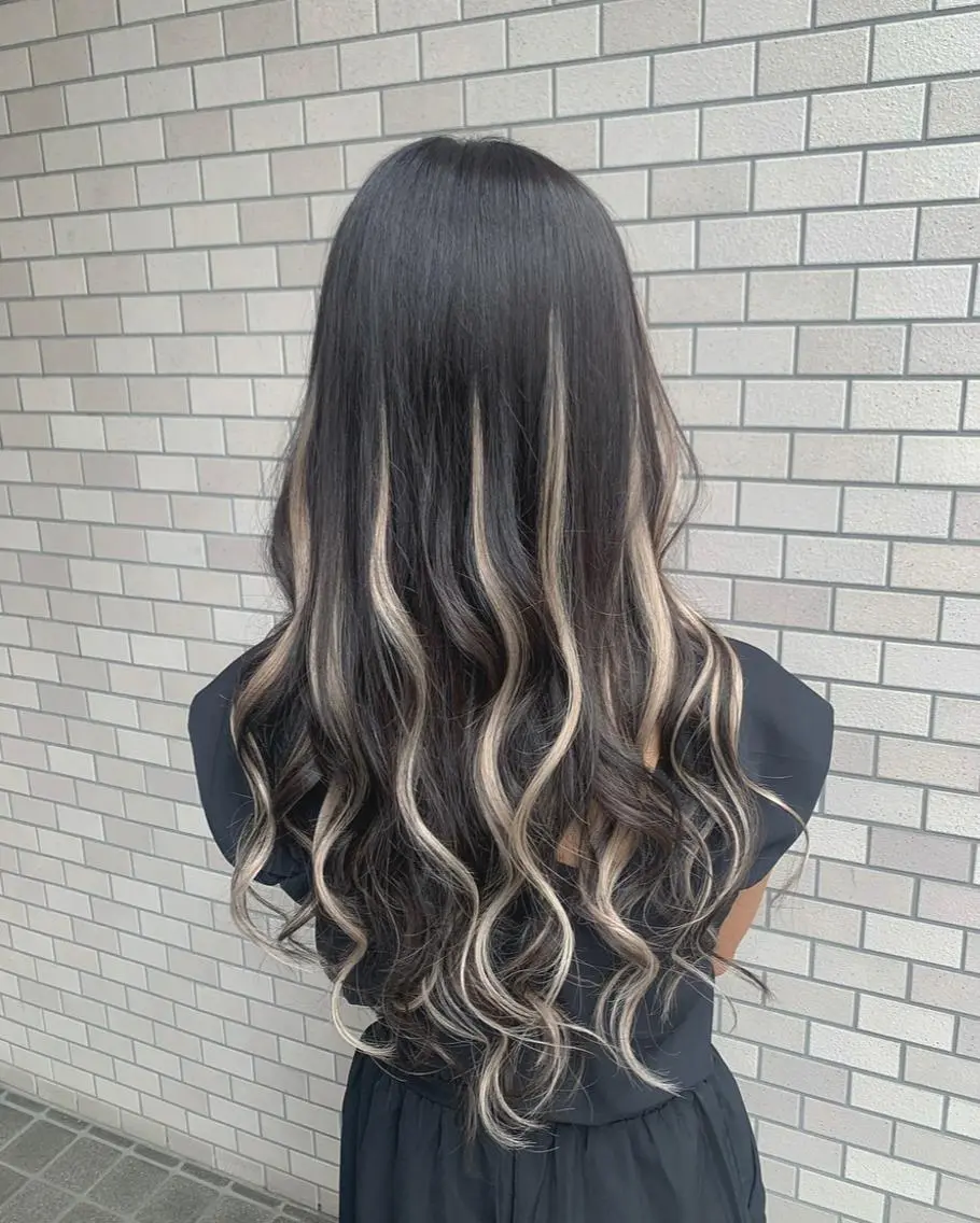 ロング カラー シールエクステ ダークグレー ハイライトカラー エクステ ハイライト ヘアカラー エクステ Fan.ray店長 🌈 HIBIKIのヘアスタイル