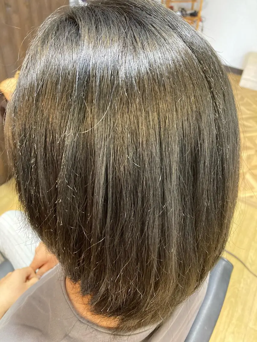 ミディアム カラー ヘアカラー ルミ エールのヘアスタイル