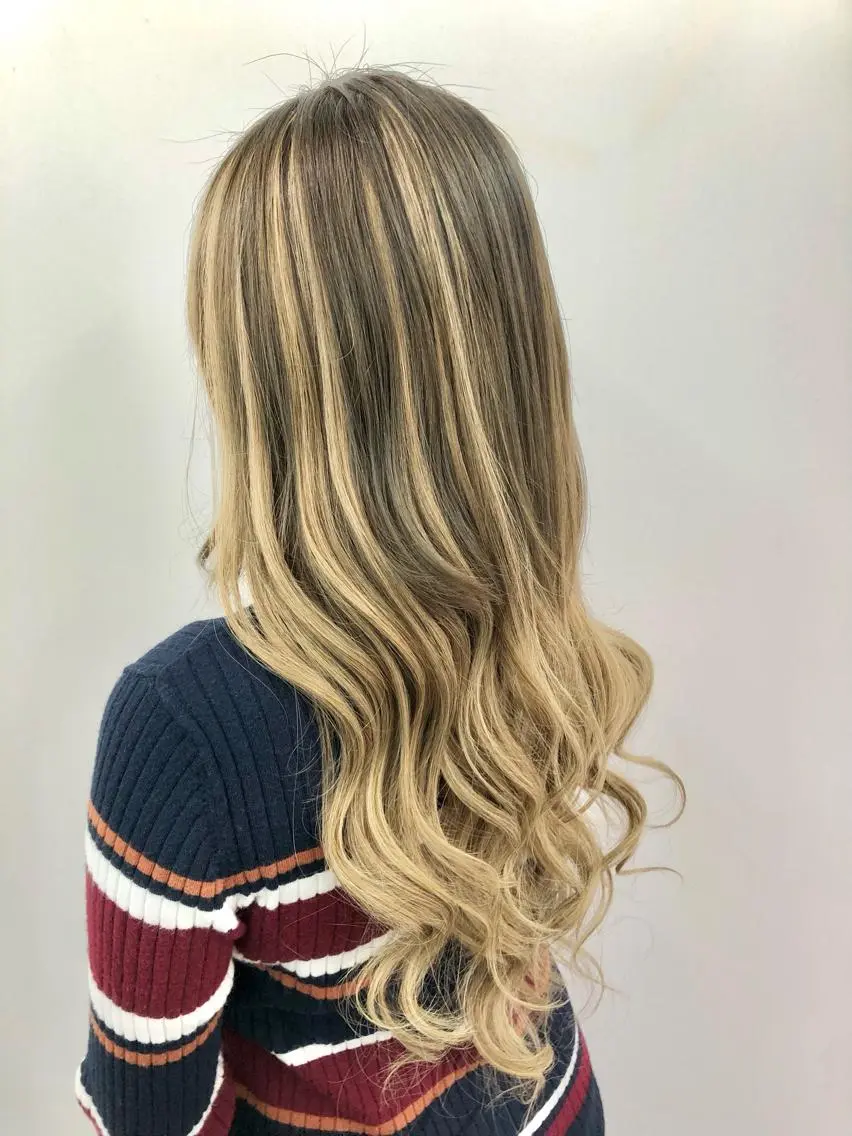 ロング カラー ヘアアレンジ シールエクステ バレイヤージュ ブリーチ ハイライトカラー ハイトーンカラー レイヤー/エクステ alpha下妻のヘアスタイル