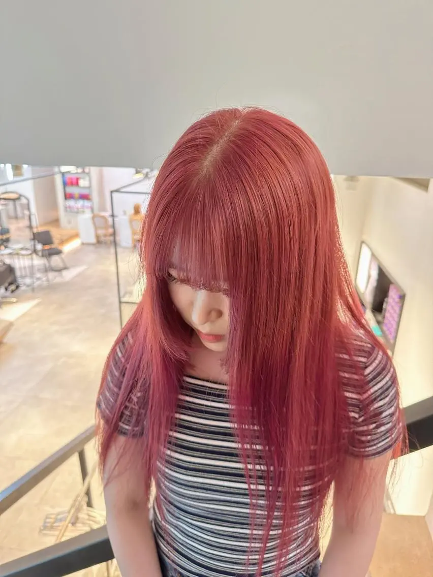 ロング カラー ヘアアレンジ ピンクカラー パープルカラー レッドカラー ハイトーン特化 pepe🎀のヘアスタイル