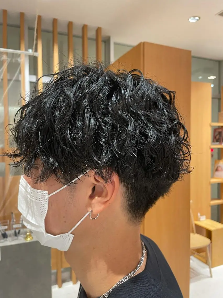 パーマ メンズ ARMONY秋山輝也 コテ巻き風パーマ特化のヘアスタイル