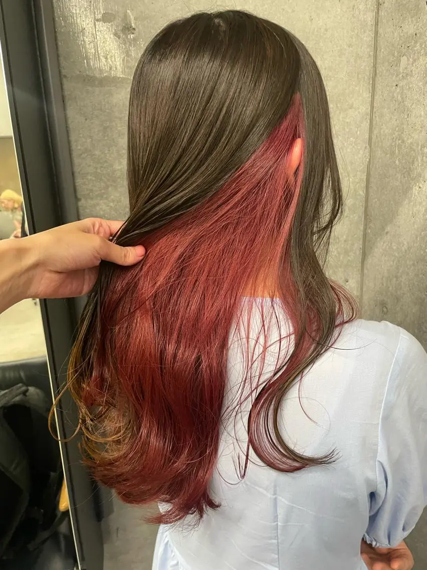ミディアム カラー インナーカラー 推し ブリーチ 髪質改善のヘアスタイル