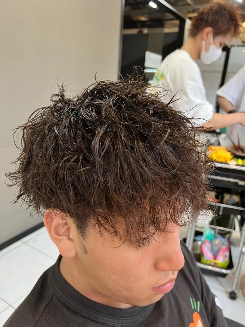 パーマ メンズ センターパート フェードカット カルマパーマ マッシュ メンズパーマ カット パーマ パーマ特化美容師 茂木広幸のヘアスタイル