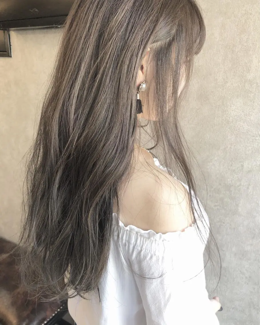 ロング カラー 顔周りレイヤーカット ブリーチminamiのヘアスタイル