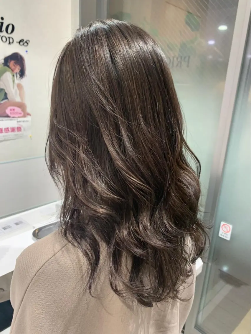 セミロング カラー パーマ ヘアアレンジ ヘアカラー トリートメント ハイトーンカラー🤍 山下 優華のヘアスタイル