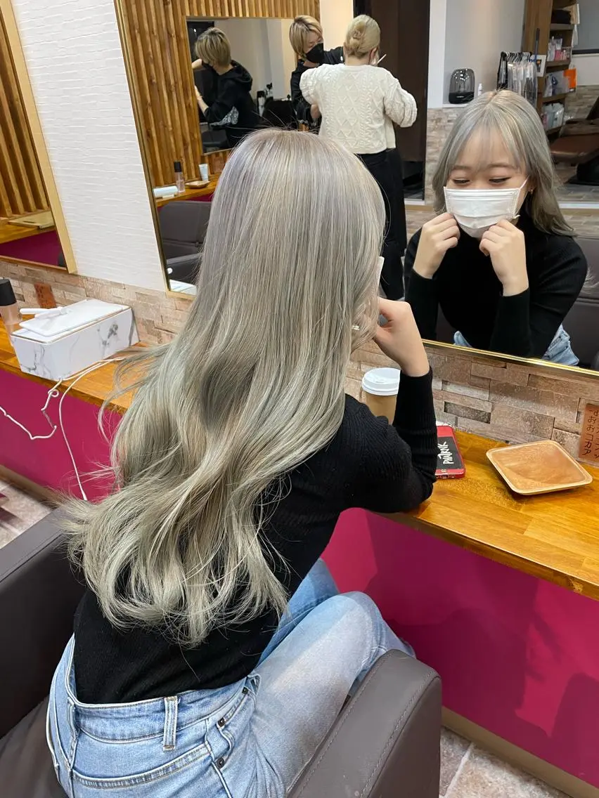 ロング カラー グレージュ アイスグレージュ カット ヘアカラー YUI/ ブリーチカラー🌷のヘアスタイル